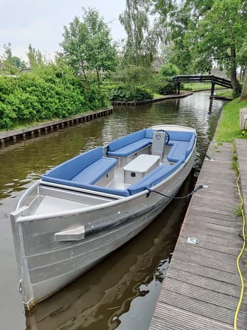 1 Hour Private open boat tour with local captain - The 1-Hour Route: Narrow Canals, Thatched Houses, Then the Lake