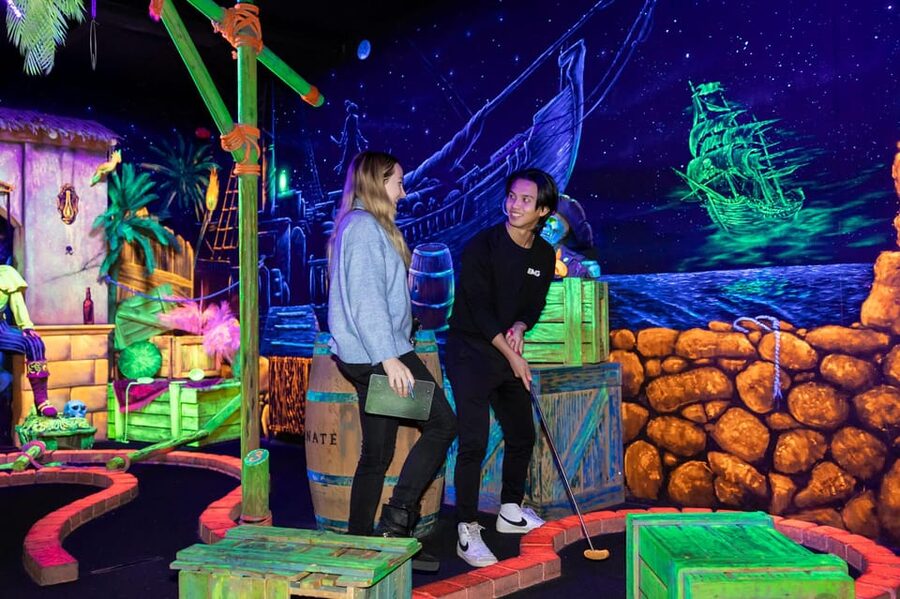 Aloha Amsterdam: 12-Hole Glow-in-the-Dark Mini-Golf - Timing Your 45 Minutes So It Feels Like an Afternoon, Not a Sprint