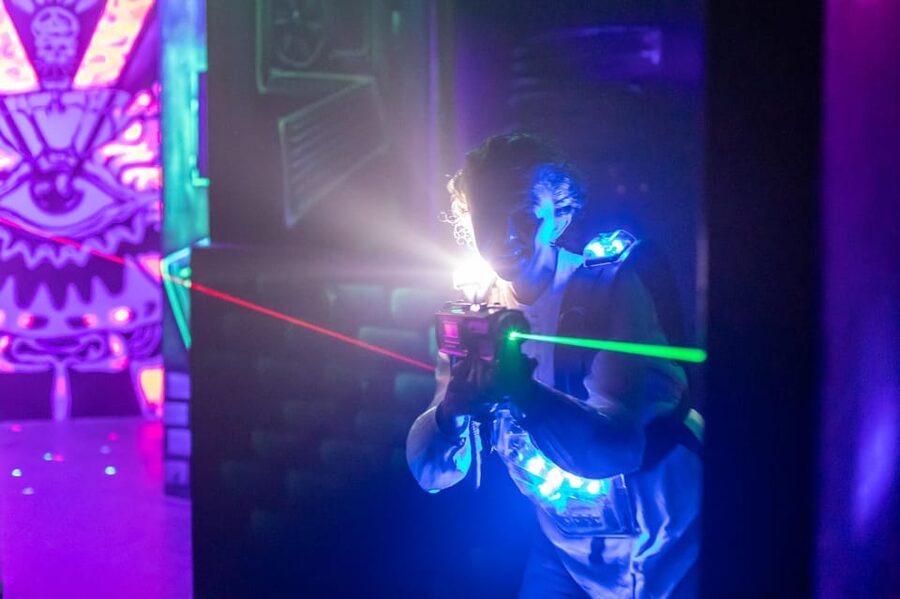 Aloha Amsterdam: Laser Tag Experience - How the battle plays out, points, teams, and a quick win-or-lose ending