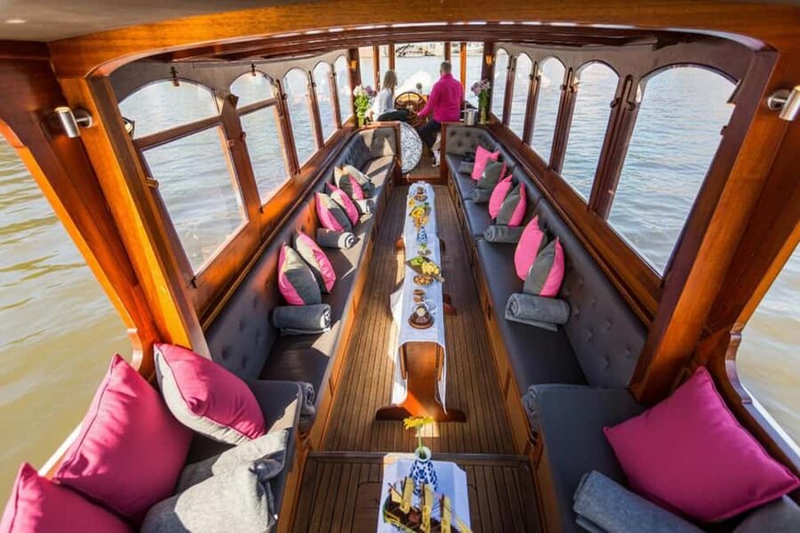 Amsterdam:1.5-Hour Canal Cruise local Guide, Drinks & Snacks - Final Call: Should You Book This Amsterdam Canal Cruise?