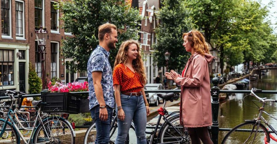 Amsterdam: 1.5-Hour Private Kick-Start Tour with a Local - What makes a local guide worth paying for: food, unwind spots, and street sense