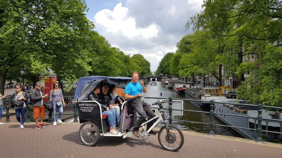Amsterdam 1-Hour Rickshaw Tour - What you will actually see: canal houses, historic streets, and the feel of the center