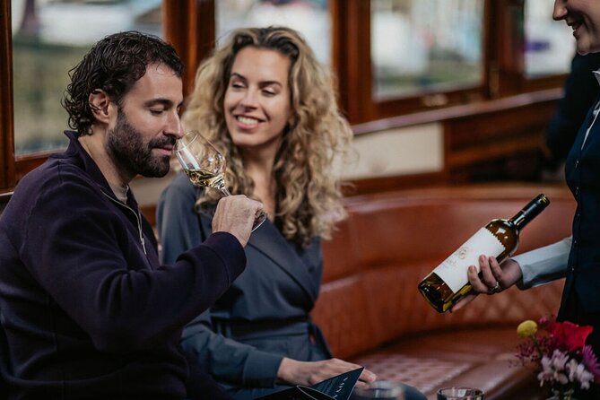 Amsterdam: 2-Hour Canal Cruise incl. Drinks & Dutch Snacks - The route: what you see as you glide past the Canal Belt and Amstel River
