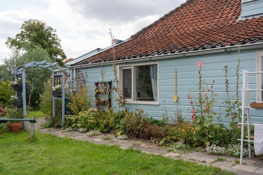 Amsterdam: 2-Hour Guided Canoe Trip - After You Paddle: Garden Relaxing and Picnic-Style Snacks