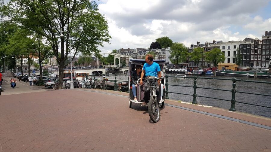 Amsterdam: 2-Hour Sightseeing Tour by Rickshaw - Red Light District passes and coffee shops, handled with street-level realism