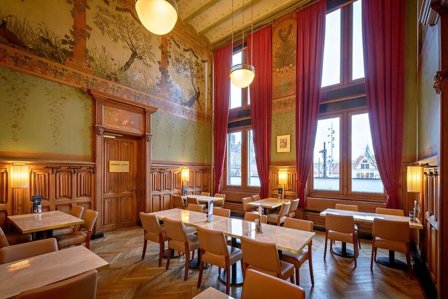 Amsterdam: 3-Course Meal in Historic 1st Class Waiting Rooms - Wheelchair Access and Practical Reality Inside the Station