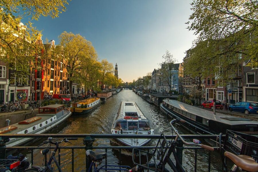 Amsterdam: 3-Hour Private Bike Tour of the City Center - De Wallen at the end: when Amsterdam gets more intense