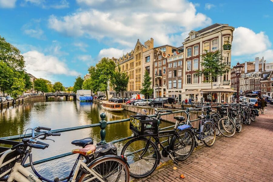 Amsterdam: 3-Hour Private Bike Tour of the City Center - Westerkerk and Anne Frank House on Prinsengracht