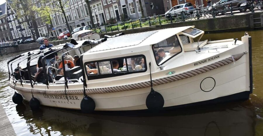 Amsterdam: 420 Smoke-Friendly Boat Tour - Getting to the pier, boarding fast, and what to look for
