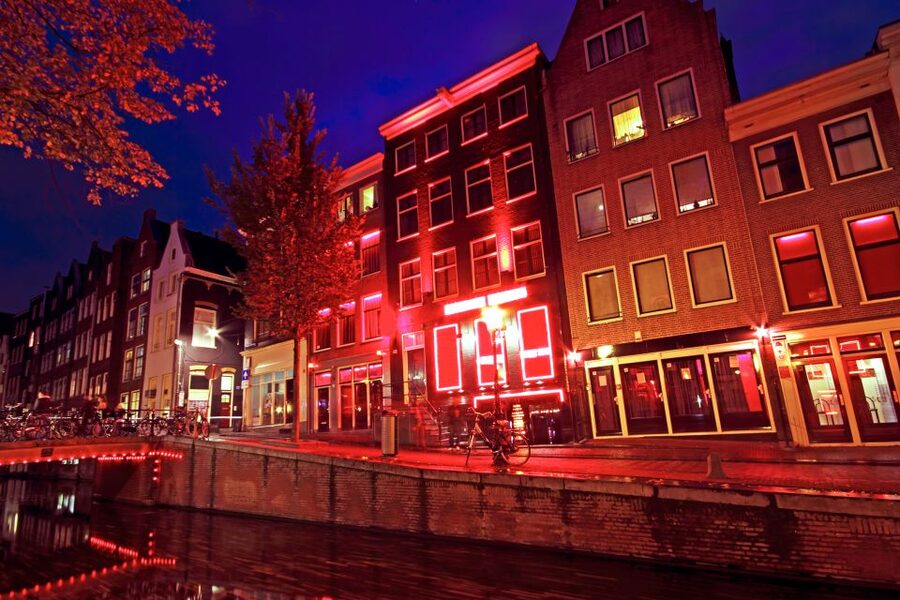 Amsterdam: After Dark Red Light District Tour - Oude Kerk Sets the Tone for De Wallen After Dark