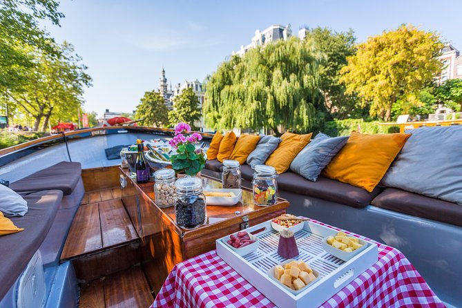 Amsterdam All-Inclusive 90-Minutes Heated Cruise by Captain Jack - Drinks and Snacks: Great Value, But It Is Not a Party Boat