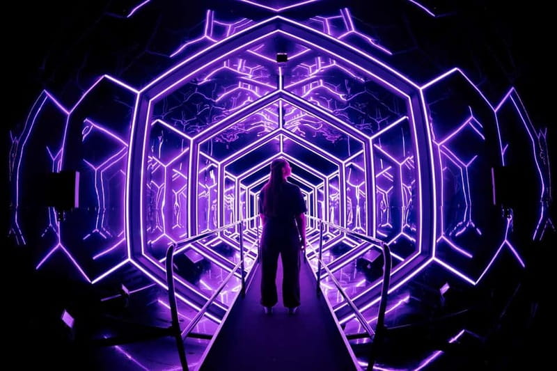Amsterdam: AMAZE Immersive Audiovisual Experience Ticket - Check-in flow: lockers, groups, and how to start smoothly
