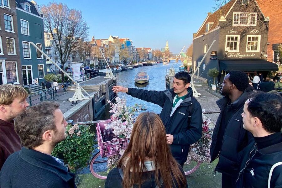 Amsterdam: Anne Frank Guided Small Group Walking Tour - Dam Square: the starting photo stop with real orientation
