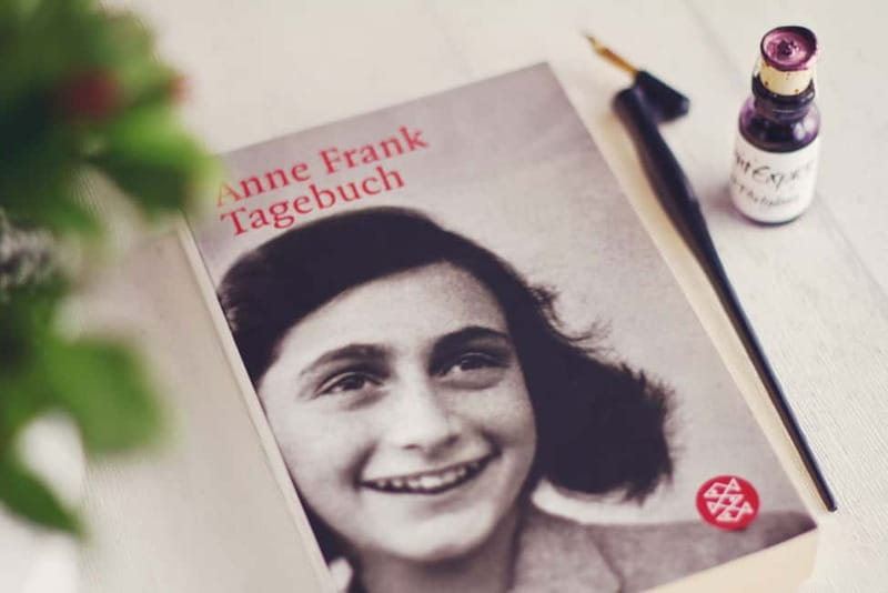 Amsterdam: Anne Frank Walking Tour - Guided in EN/DE/IT/ES - Meeting at De Waag, then getting your bearings fast