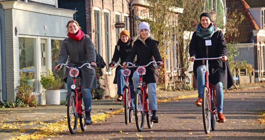 Amsterdam: Bike Tour (Noord) in German or English - Nieuwendammerdijk and Durgerdammerdijk photo stops, for the postcard angles