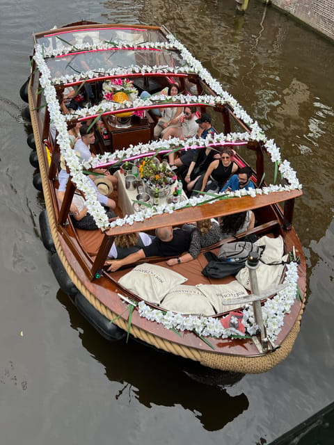 Amsterdam: Boat Tour with Optional Unlimited Drinks - Key things you’ll notice on this Amsterdam canal tour