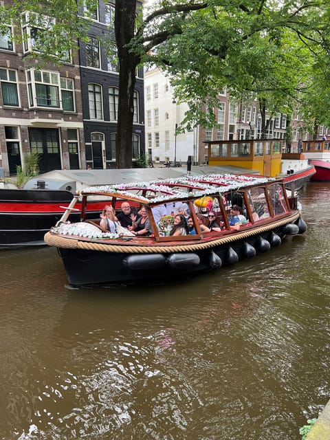Amsterdam: Boat Tour with Optional Unlimited Drinks - Why a 45-minute Amsterdam canal cruise can be the smartest move at night