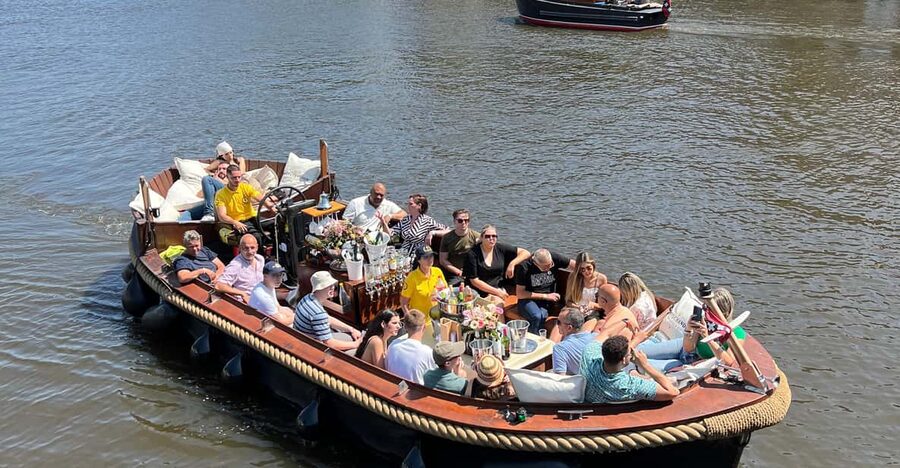 Amsterdam: Boat Tour with Optional Unlimited Drinks - When to go, what to wear, and how to get the best seats