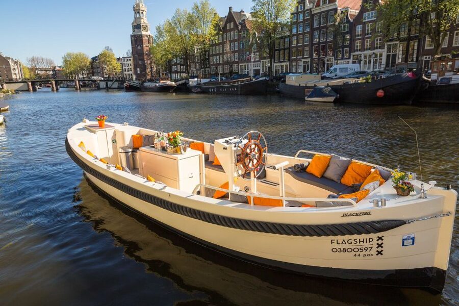 Amsterdam: Canal Belt Private Beer Boat Tour - Booking the right kind of canal experience in Amsterdam