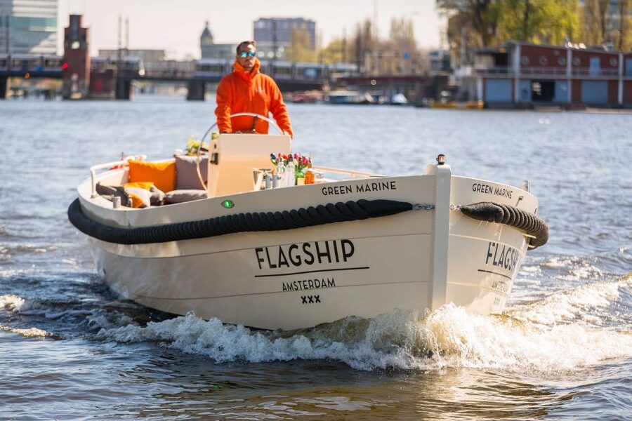 Amsterdam: Canal Belt Private Beer Boat Tour - Private boat dynamics: best for celebrations and groups
