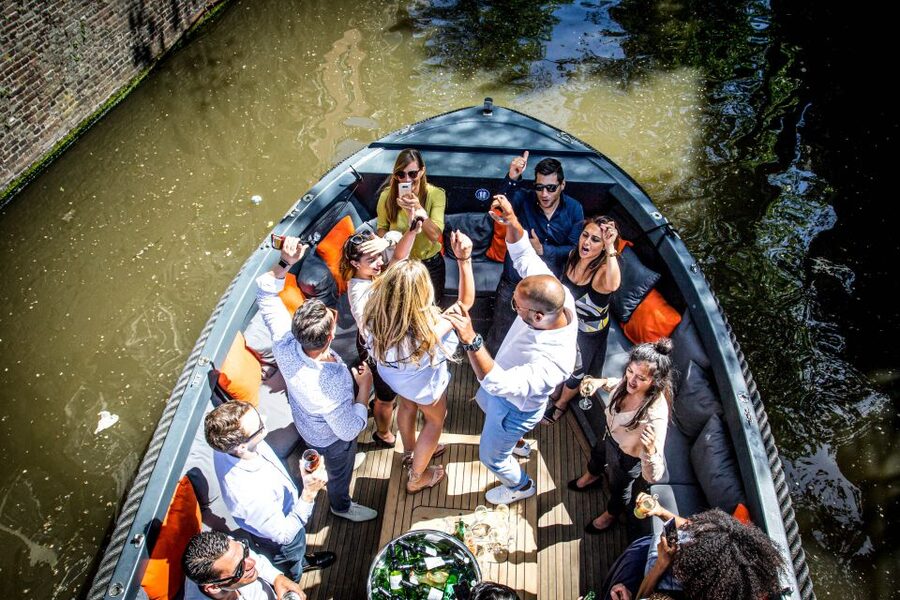 Amsterdam: Canal Belt Private Beer Boat Tour - The music rule in Amsterdam canals, and how to plan around it