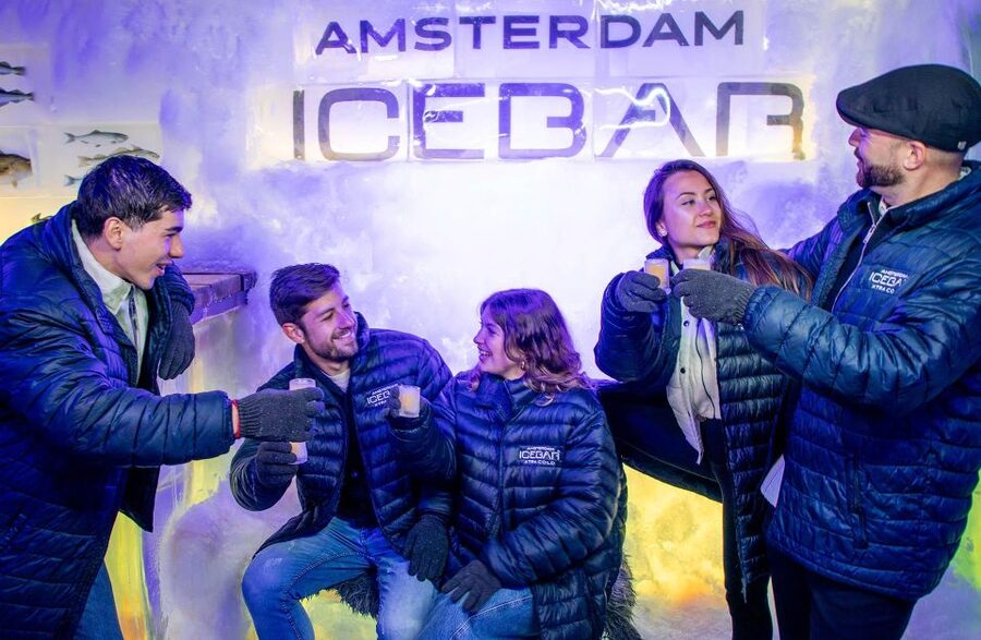 Amsterdam: Canal Cruise and Entrance to Xtracold Icebar - The onboard audio guide in 19 languages: when it helps the most