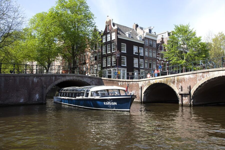 Amsterdam: Canal Cruise and Moco Museum Combined Ticket - Moco Museum in 1 hour: how to make your visit feel focused