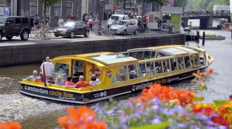 Amsterdam: Canal Cruise from Anne Frank Museum - What You Actually Hear: Live Skipper Stories Plus 7-Language Audio