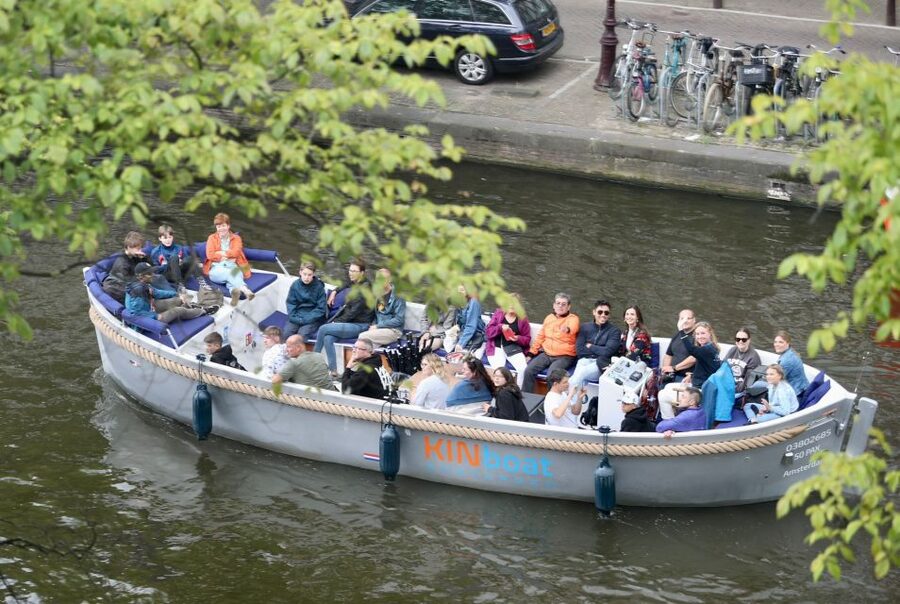 Amsterdam: Canal Cruise in Open Boat with Drink Option - Should you book this Amsterdam electric canal cruise?
