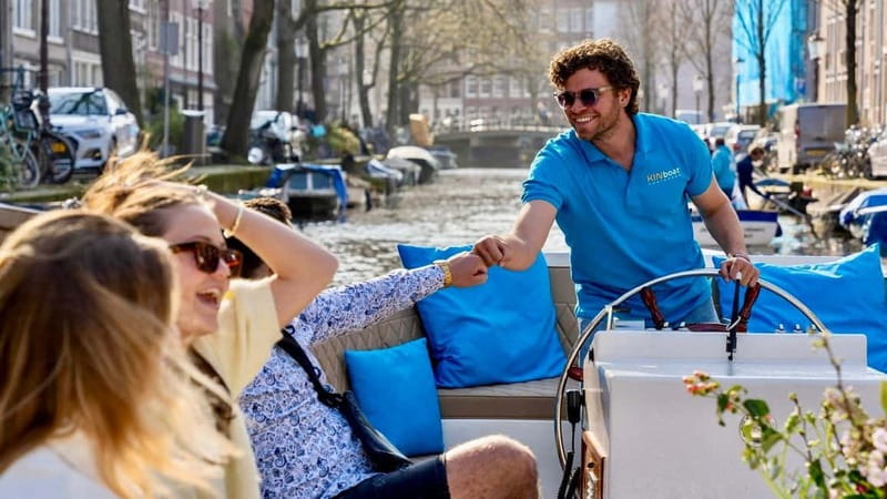Amsterdam: Canal Cruise in Open Boat with Drink Option - Comfort and practical tips for an open electric canal cruise