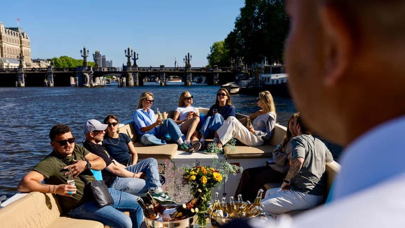 Amsterdam: Canal Cruise in Open Boat with Drink Option - Price and value: what $22 buys you in Amsterdam