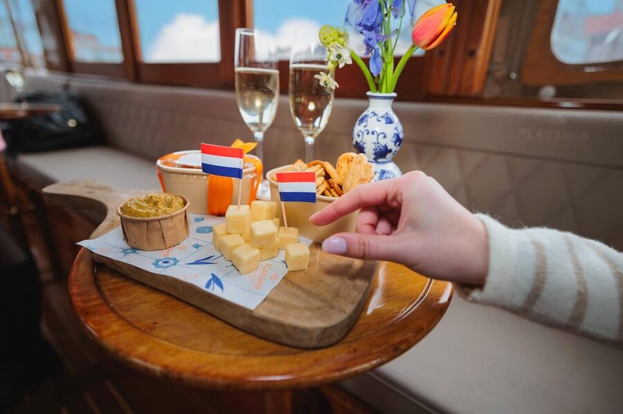 Amsterdam: Canal Cruise with Bubbles & Bites - Photos that are easier than street walking