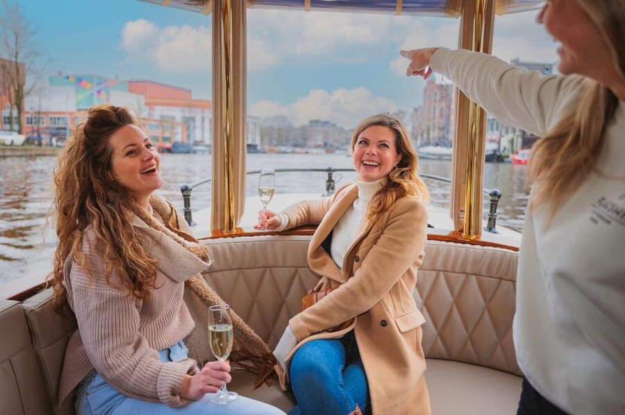 Amsterdam: Canal Cruise with Bubbles & Bites - Drinks and service rhythm: when the bubbles feel like part of the plan