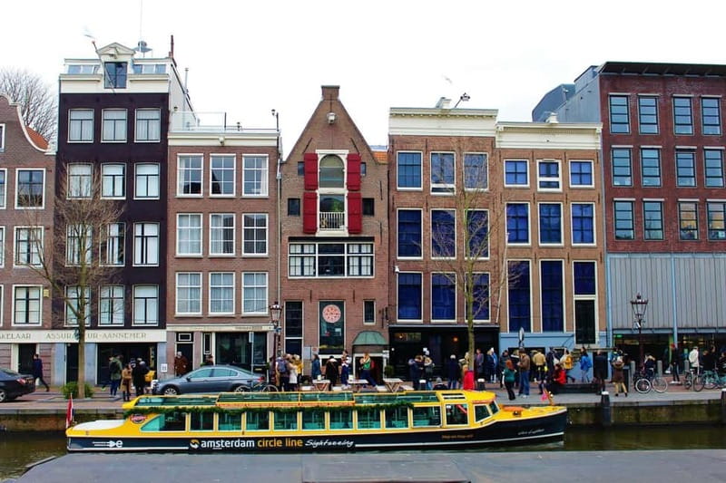 Amsterdam canal cruise with culinary burger or cheese & wine - Who should book this cruise, and who might skip it?