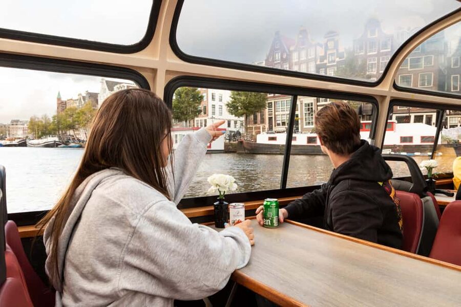 Amsterdam: Canal Cruise with Live Commentary & Audio Guide - Key Things You’ll Notice Right Away