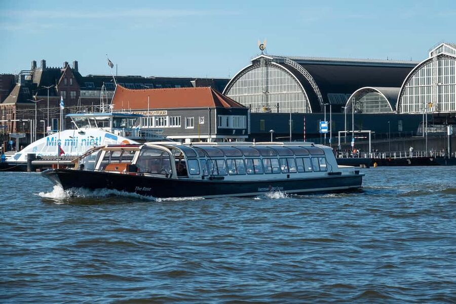Amsterdam: Canal Cruise with Live Commentary & Audio Guide - Best For: First-Time Amsterdam Orientation and Families