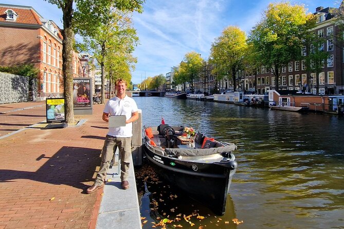 Amsterdam Canal Tour by Open Boat – 90 min Small Group Experience - The red light district edge, De Wallen canals, and Huis aan de Drie Grachten