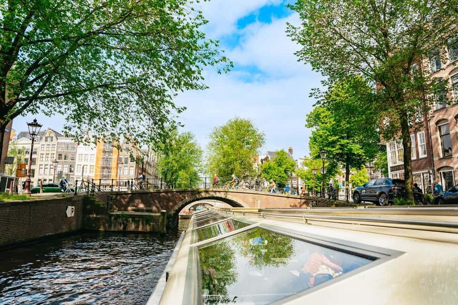 Amsterdam: City Canal Cruise and Rijksmuseum - Snack box option, a small upgrade that saves time and hassle