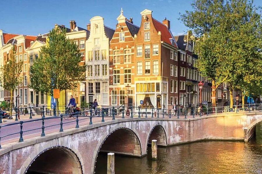Amsterdam City Center Guided Walking Tour - 12 guests 2,5h - From Saint Nicholas Church to Oude Kerk, Zeedijk, and Nieuwmarkt