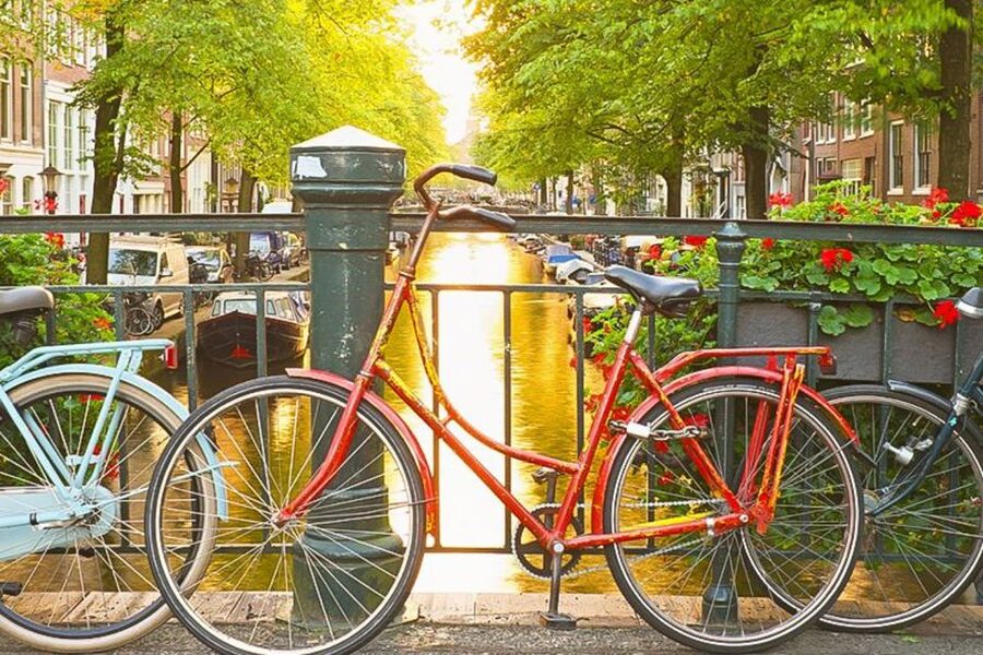Amsterdam City Center Guided Walking Tour - 12 guests 2,5h - Meeting near St Nicholas Church, then finding your starting rhythm