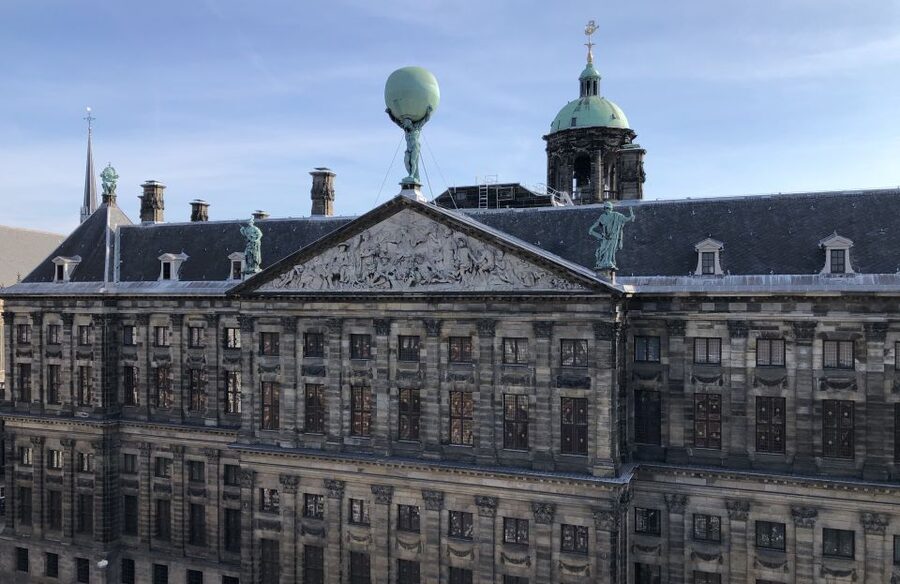 Amsterdam: City Center Walking Tour in italian - Dam Square first: where the city teaches you its rules