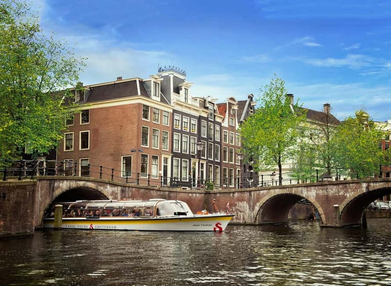 Amsterdam: City Centre Canal Cruise & Free Flower Cocktail - Rain or Shine: What Weather Does to Your Experience