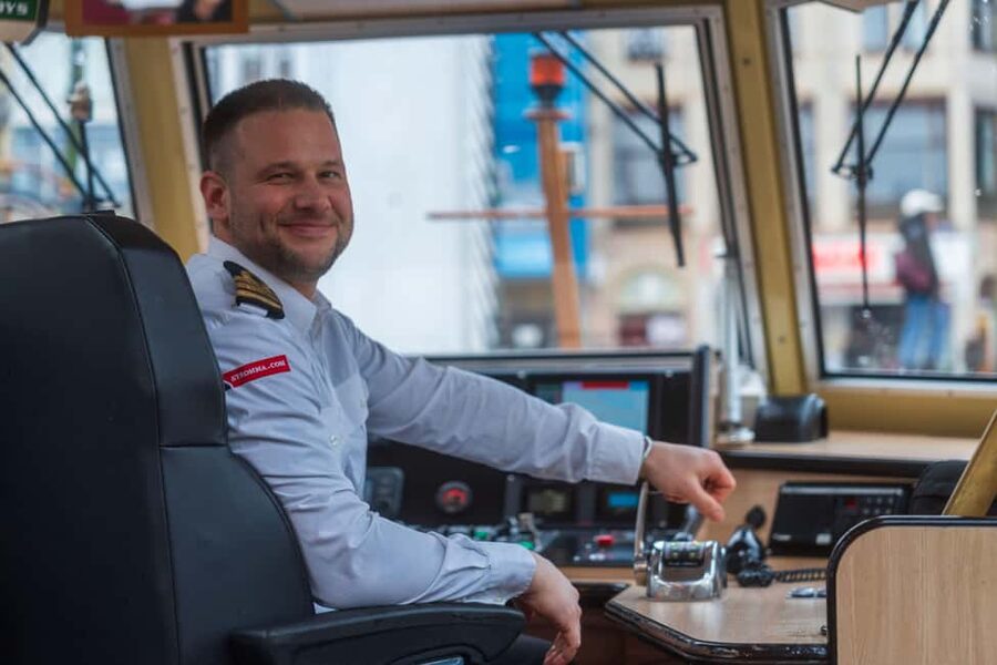 Amsterdam: City Centre Canal Cruise & Free Flower Cocktail - Why Amsterdam’s Canals Feel Like the Best First Lesson