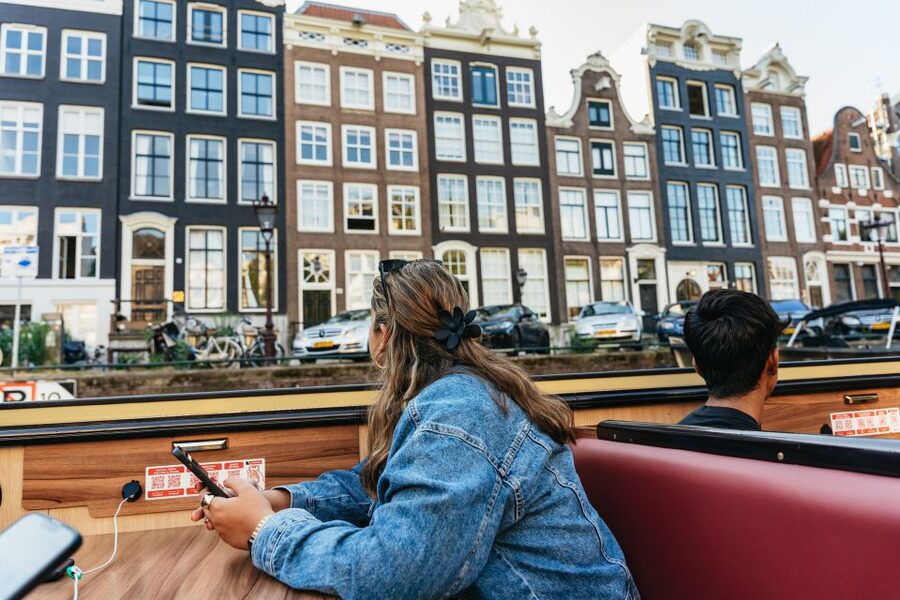 Amsterdam: City Centre Canal Cruise & Free Flower Cocktail - Timing That Actually Works: 60 Minutes vs 75 Minutes
