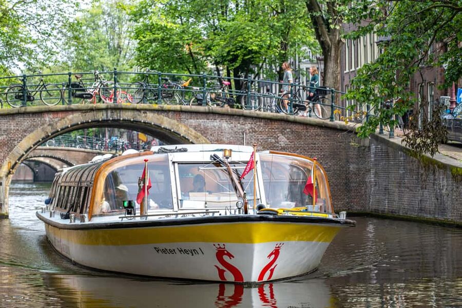 Amsterdam: City Centre Canal Cruise & Free Flower Cocktail - Price and Value: Is $19 Actually Fair for This Cruise?