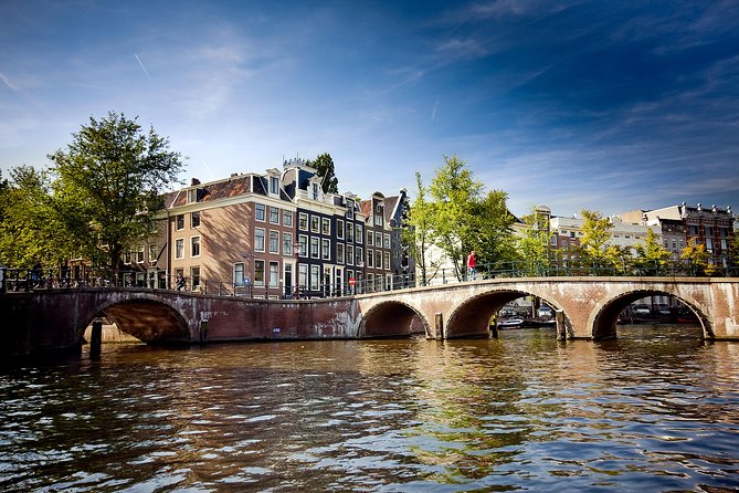 Amsterdam City Centre Cruise on heated boat with Audioguide - Small Practical Tips That Make This Cruise Smoother