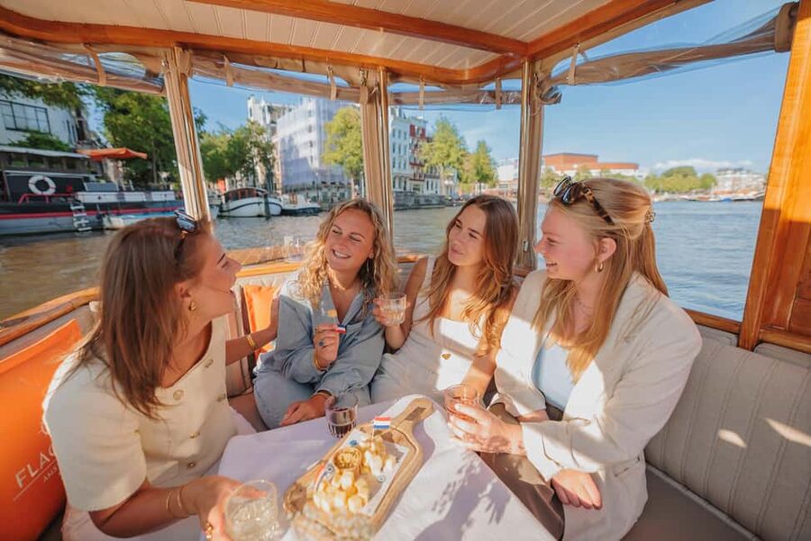 Amsterdam: Classic Boat Cruise with Optional Cheese & Wine - Skinny Bridge Photos, Kiss Moment, and How to Plan Your Shots