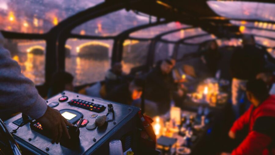 Amsterdam: Covered Canal Booze Cruise with Unlimited Drinks - Where you board in the city center, Amstel 178 or Oudezijds Voorburgwal 230