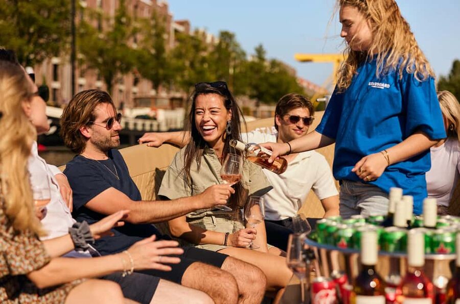 Amsterdam: Cozy Evening Canal Cruise With Open Bar Option - The Hour on the Water: A Stop-by-Stop Route You Can Follow