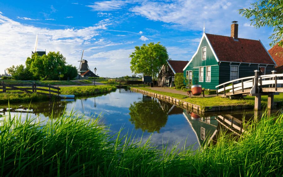 Amsterdam: Day Tour Keukenhof and Zaanse Schans Windmills - Keukenhof: using your 4 hours to see more than just photos